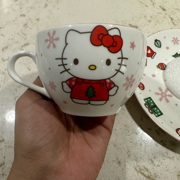 Hello Kitty x Sanrio Christmas 2024 Snowflake Ceramic Teacup & Saucer Set *BNWT* - Picture 5 of 6
